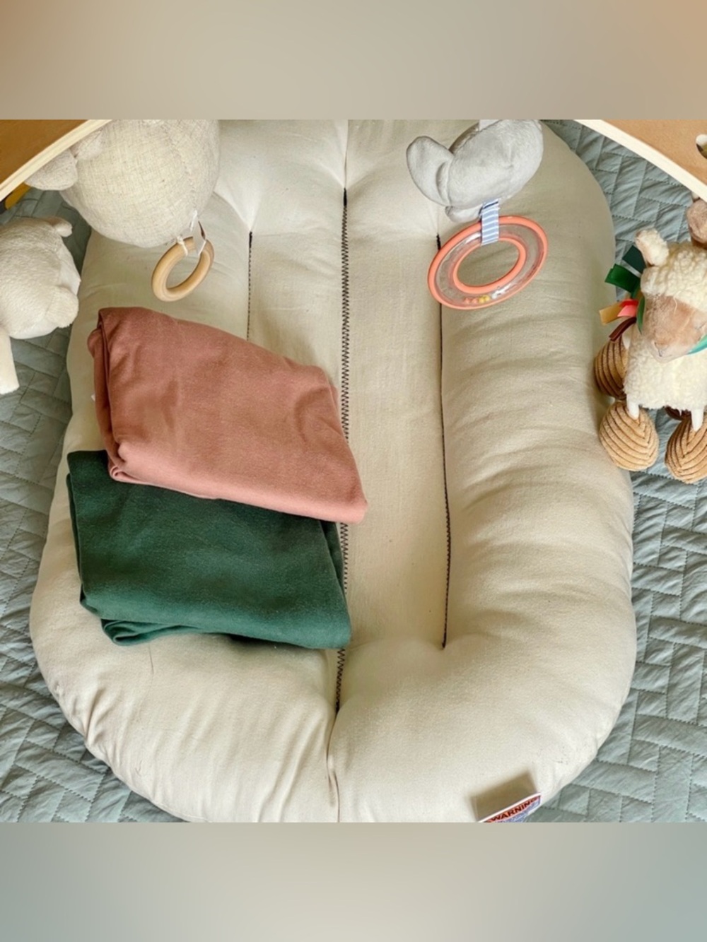 Snuggle me Organic with 2 covers